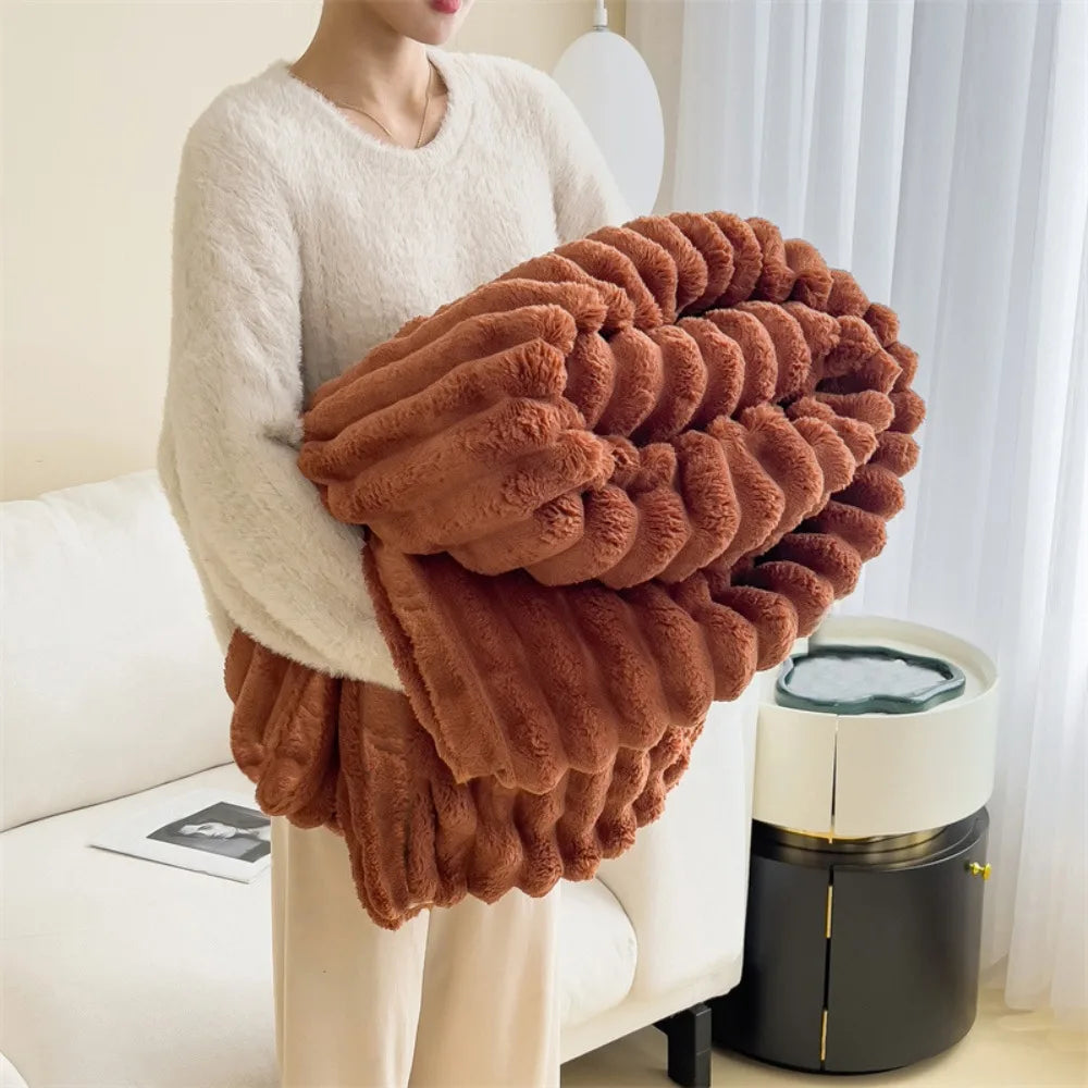 Koc pluszowy w kolorze brązowym