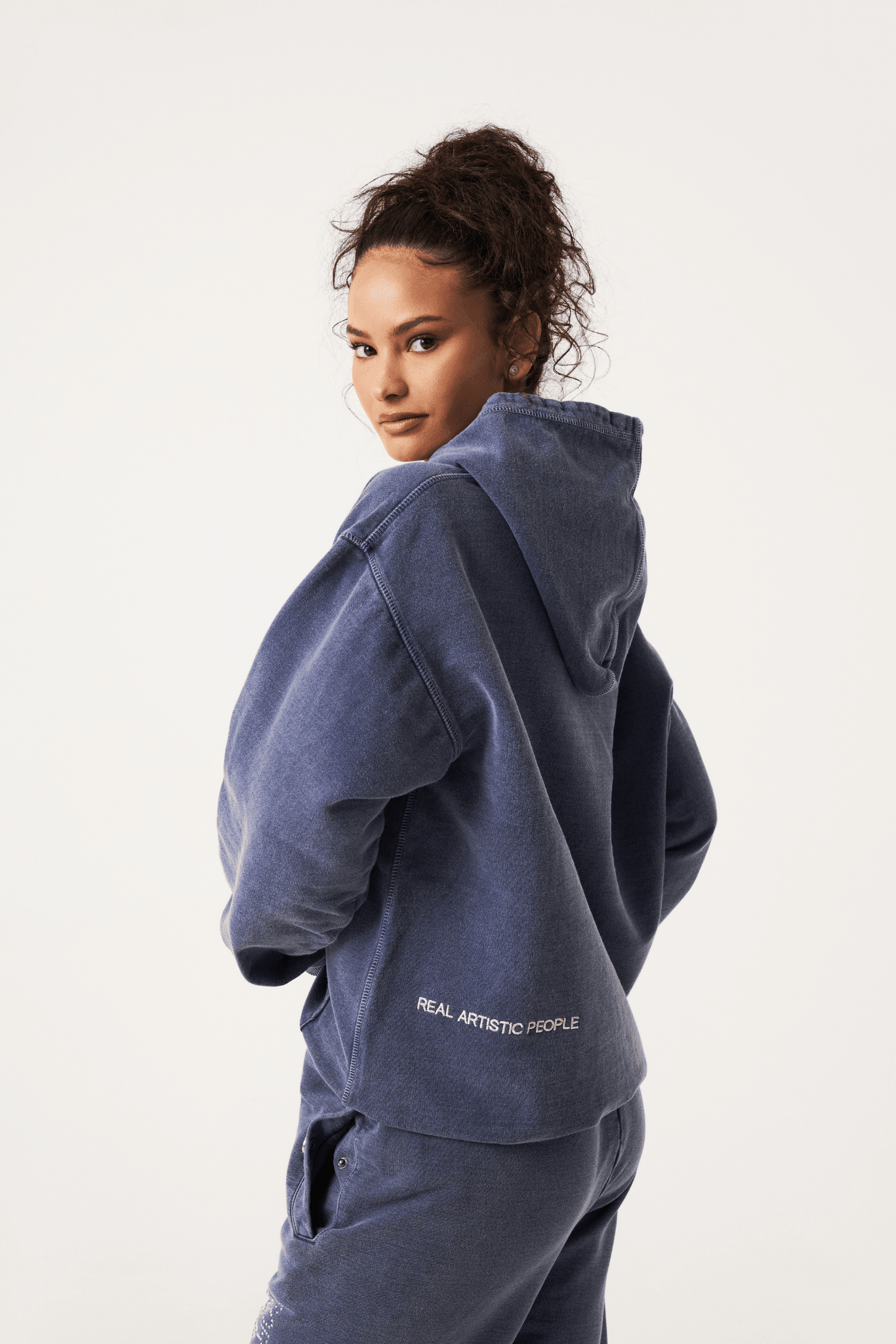Emmett | Sprana Oversize Bluza z Kapturem i Kryształkami - Pootivo