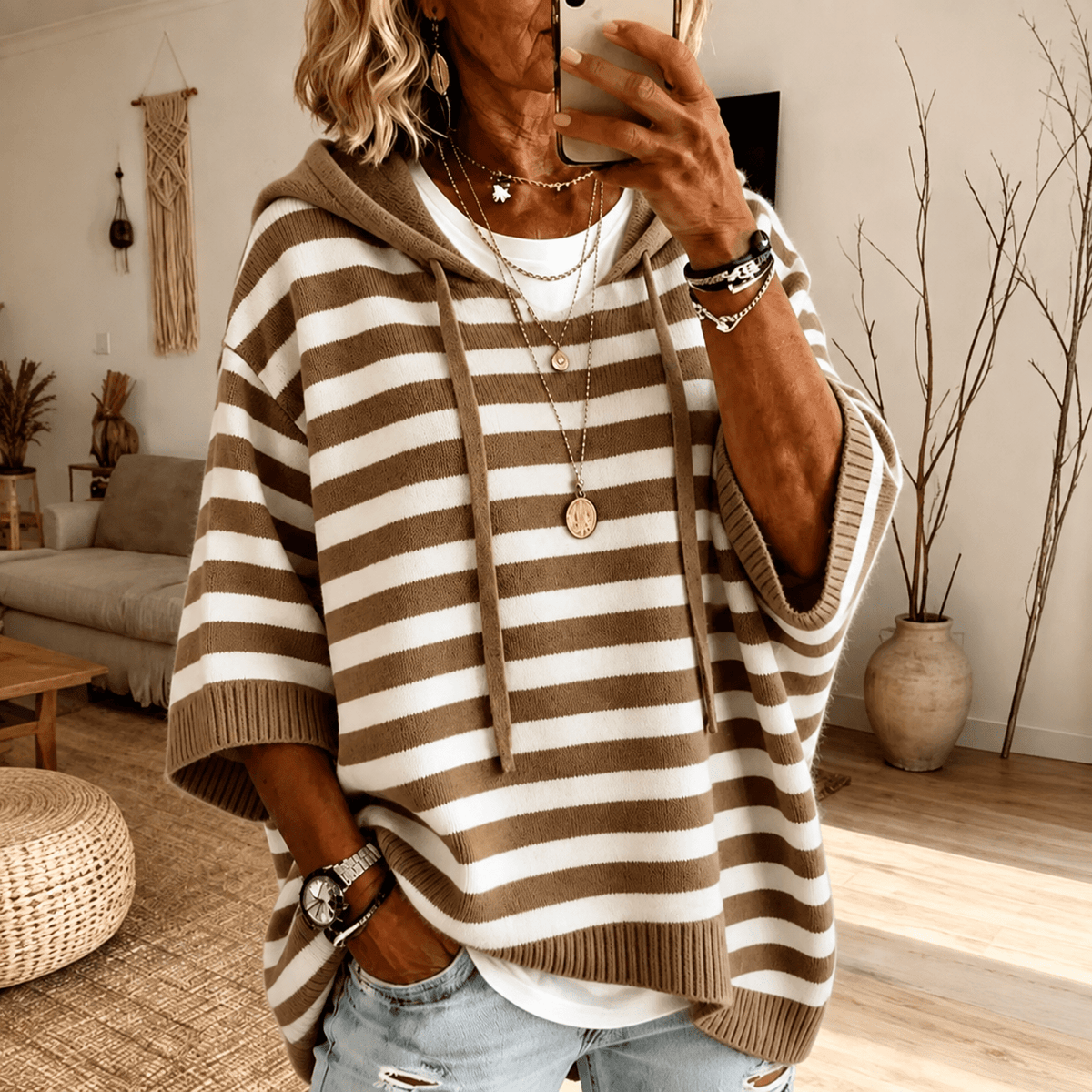 Hermina | Pasiasty Sweter Poncho z Kapturem - Pootivo