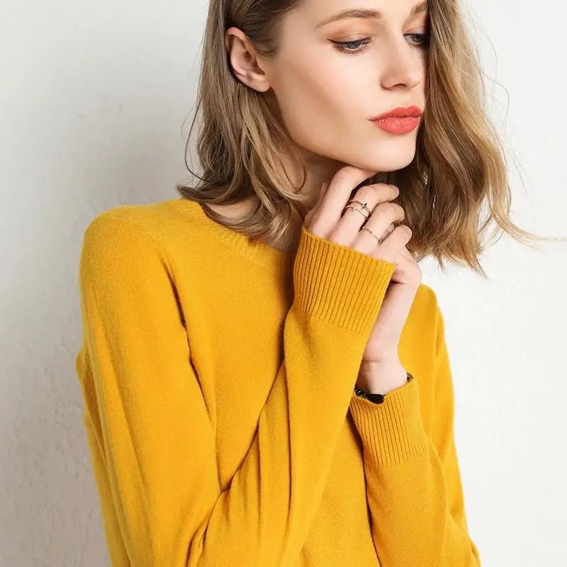 Julia | Miękki gładki sweter z okrągłym dekoltem - Pootivo