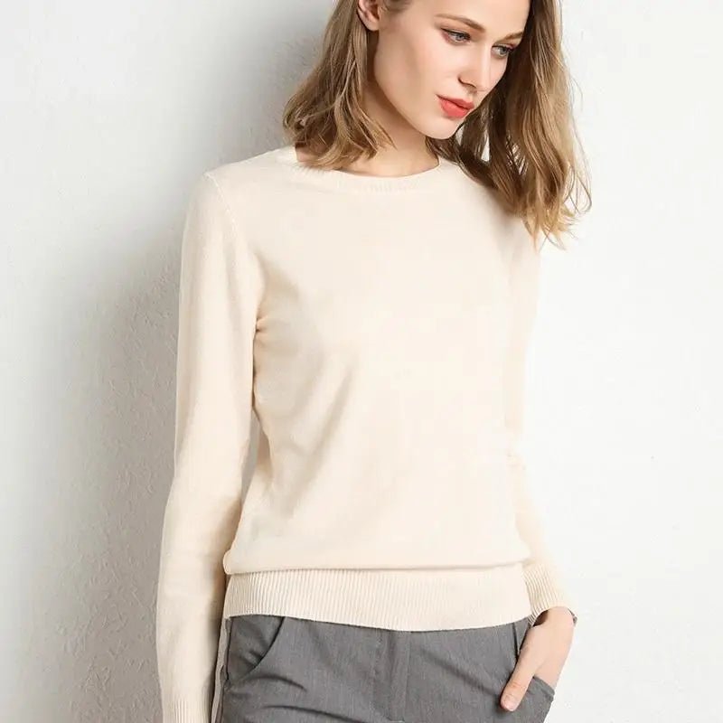 Julia | Miękki gładki sweter z okrągłym dekoltem - Pootivo