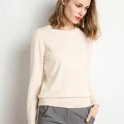 Julia | Miękki gładki sweter z okrągłym dekoltem - Pootivo