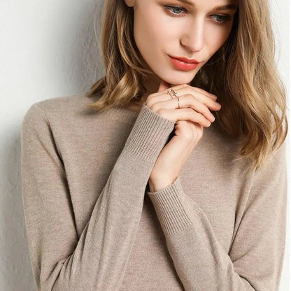 Julia | Miękki gładki sweter z okrągłym dekoltem - Pootivo
