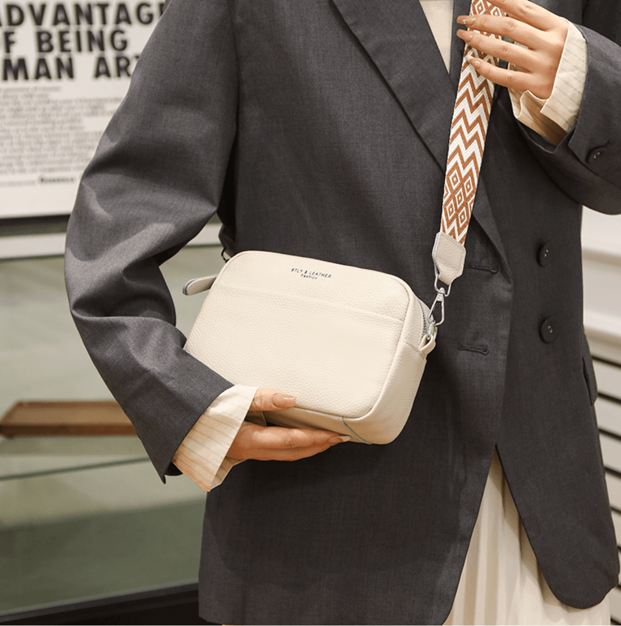 Marlowe | Kompaktowa Czarna Torebka Damska Crossbody z Szerokim Paskiem - Pootivo
