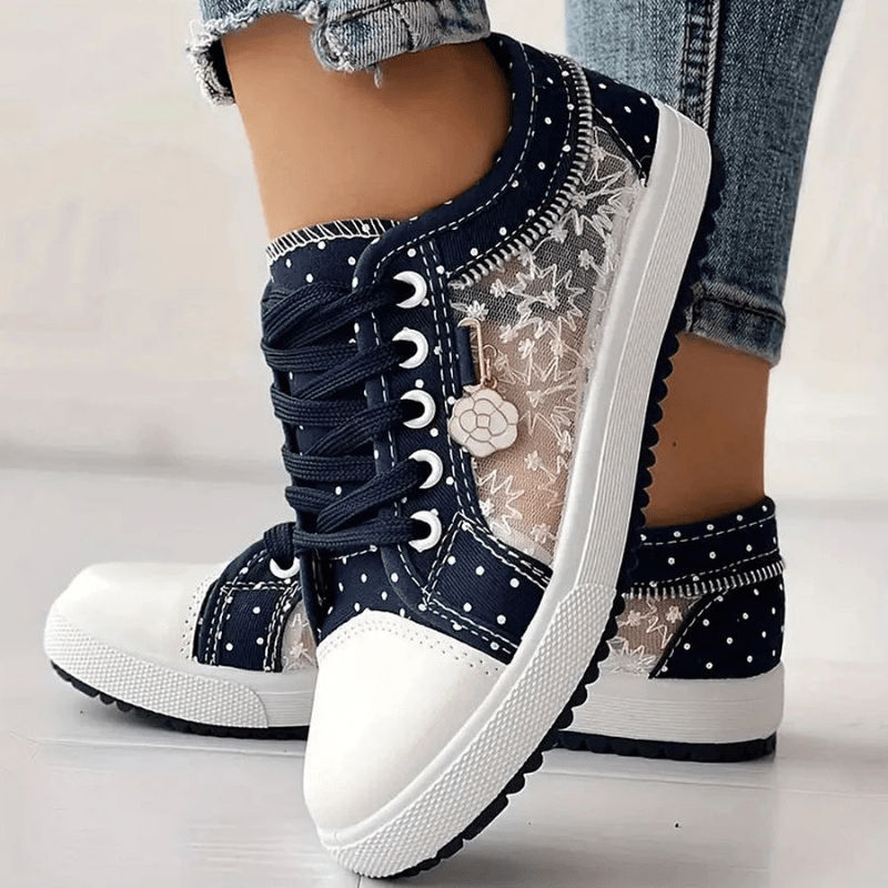 Marlowe | Kwiatowe Ażurowe Sneakersy Damskie - Pootivo