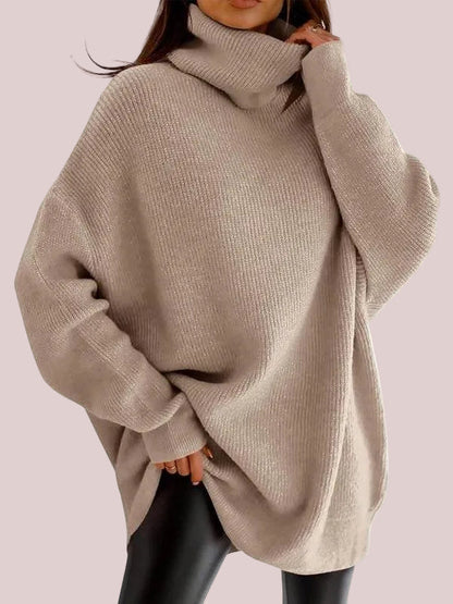 Beżowy sweter damski oversize z szerokim golfem