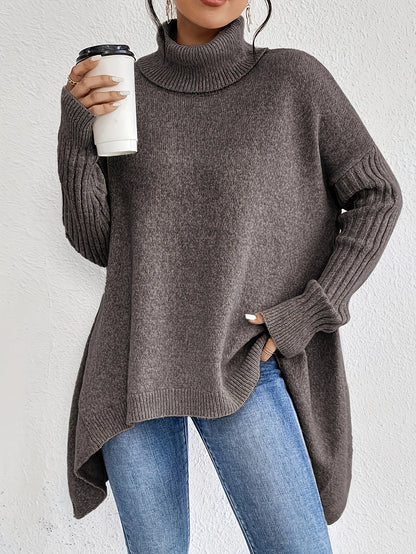 Jasnobrązowy sweter oversize z golfem