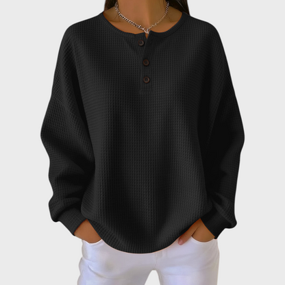 Damski sweter henley z waflowej dzianiny – czarny