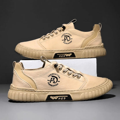 Para beżowych płóciennych sneakersów męskich