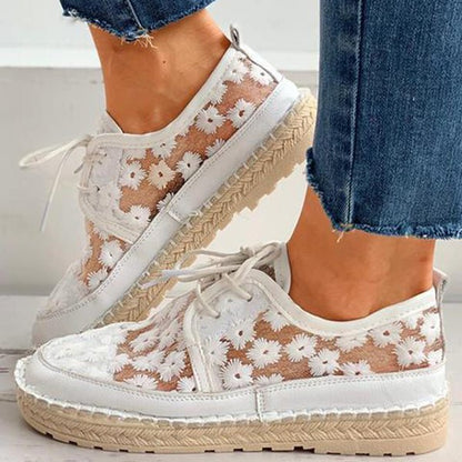 Wren | Ażurowe Espadryle w Stokrotki na Platformie - Pootivo